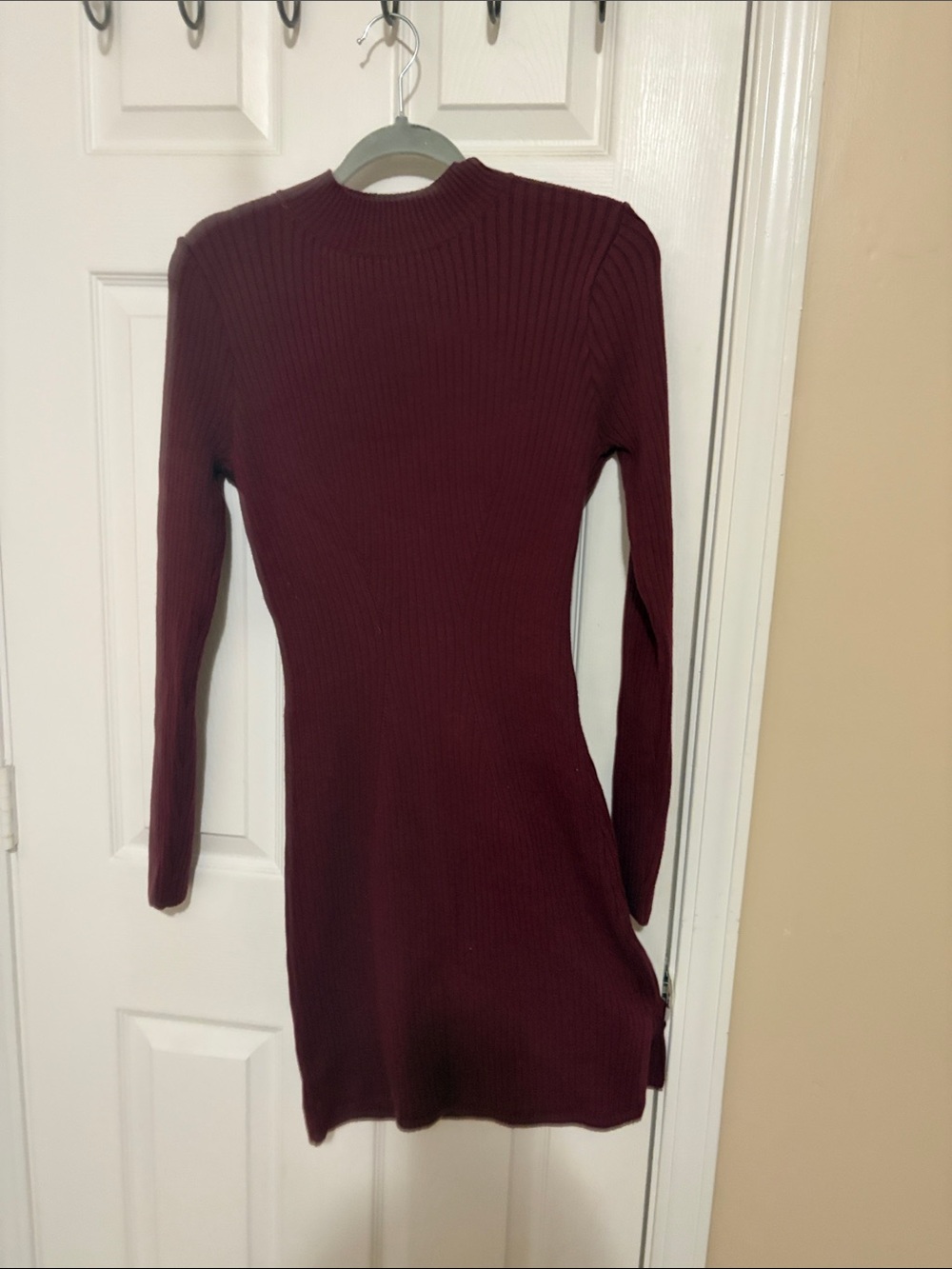 Hollister Ribbed Long-Sleeve Bodycon Dress β Deep Wine
